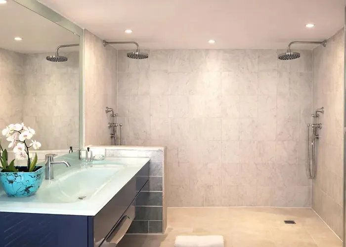 Stunning Loft For 6 In The 7th District